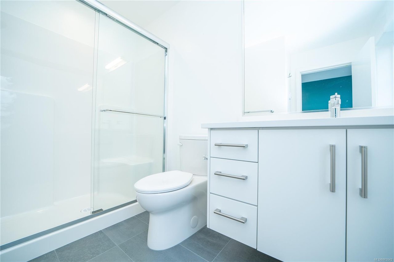 2-1052 Tillicum Rd, Saanich