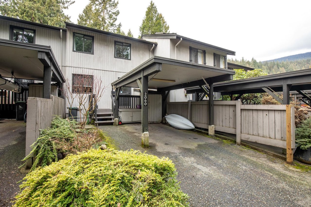2060 Deep Cove Cres