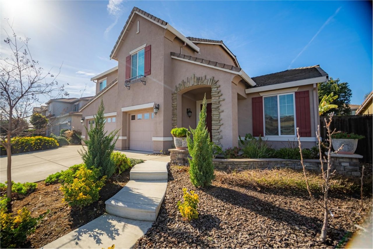 1573 Portello Wy
