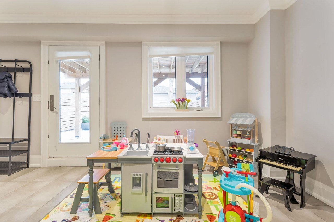 Lawrence Avenue & Blackcreek - Detached