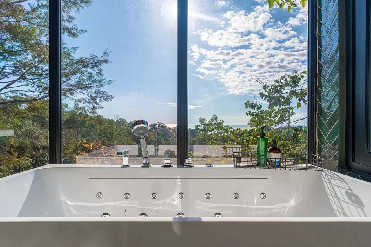 Rooftop Pool Modern Luxury Estate, Manuel Antonio, Puntarenas