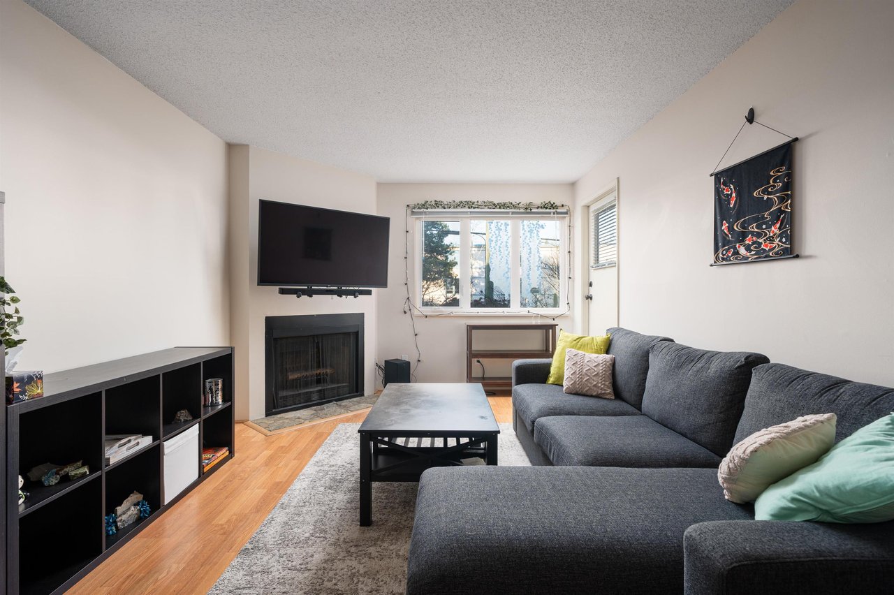 207-1122 King Albert Ave