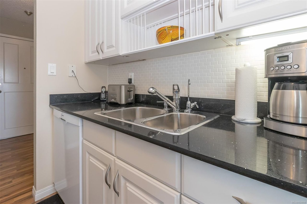307-10160 Third St, Sidney