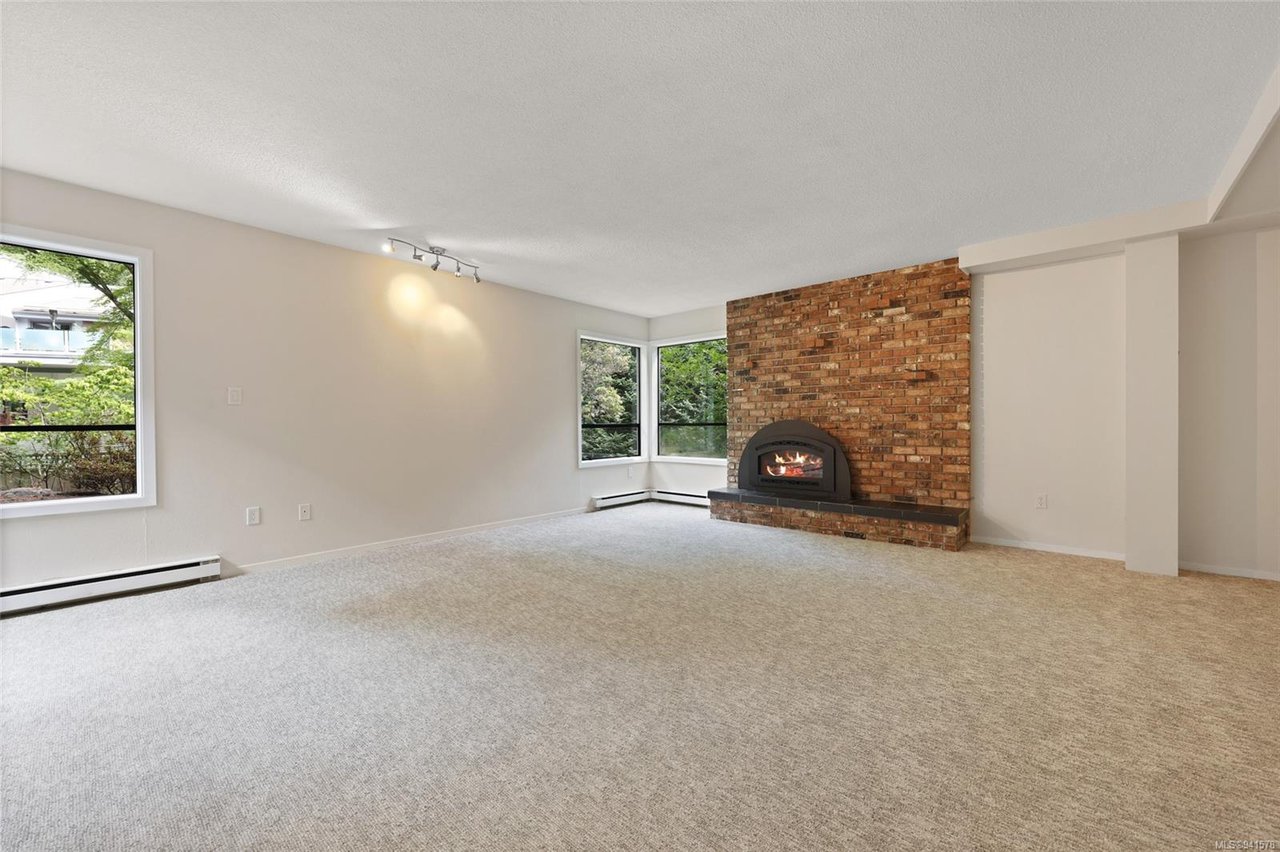 4527 Emily Carr Dr