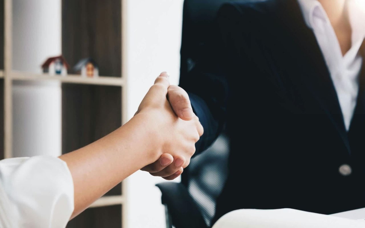 How to Handle Multiple Offers on Your Property