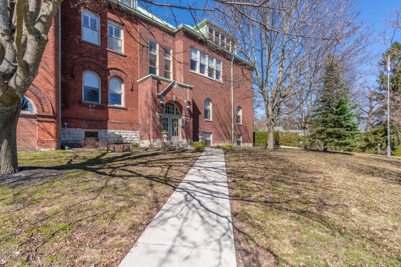 NEW PRICE: 72 PINE ST N, #302 PORT HOPE, ON 