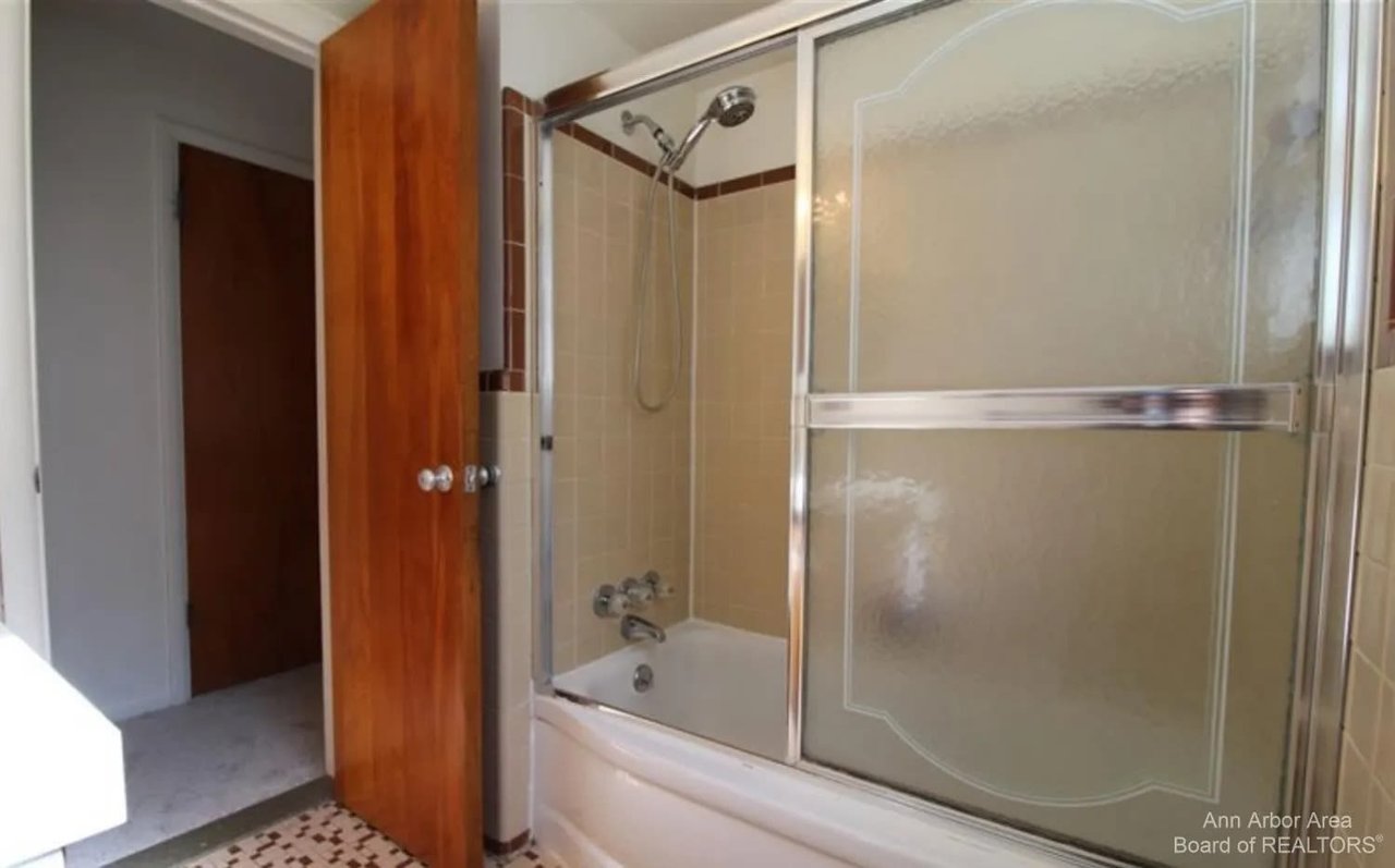 1714 Jackson Ave, Ann Arbor, MI 48103