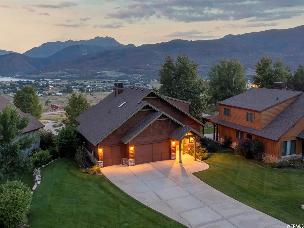 5823 E Elkhorn Dr