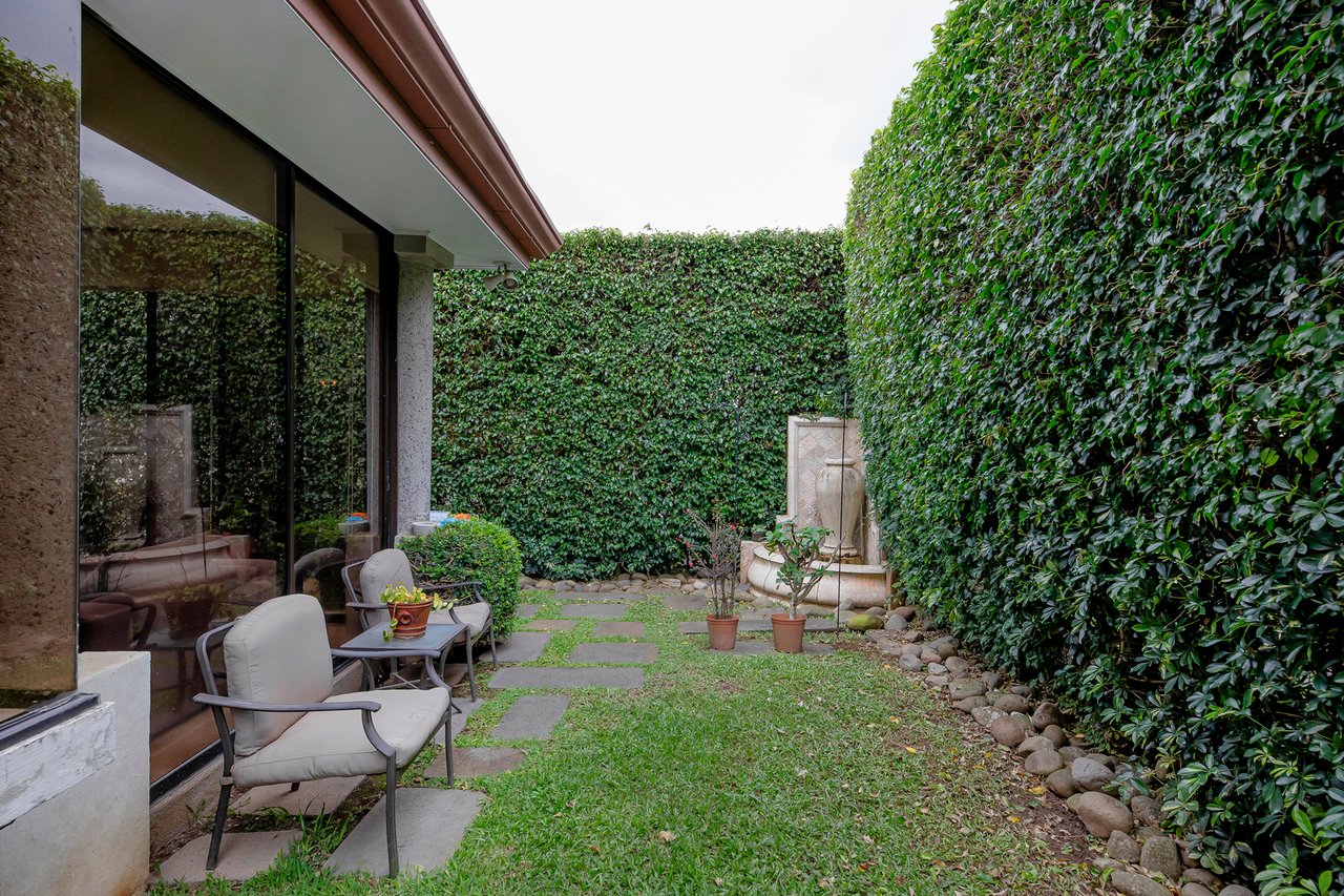 Remodeled Family Condo, Escazu, San Jose
