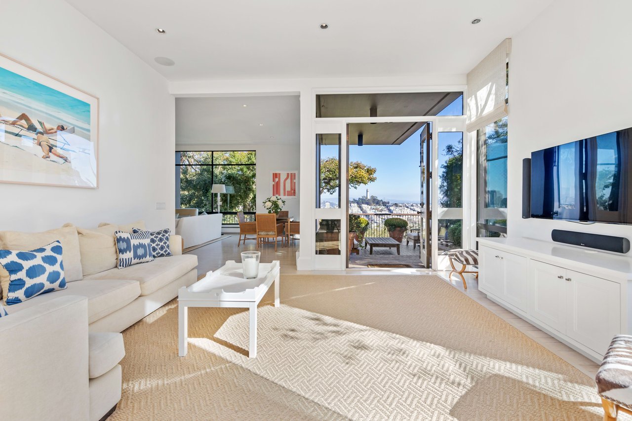 3,700sf+ Three Bedroom Condo With East Bay Views