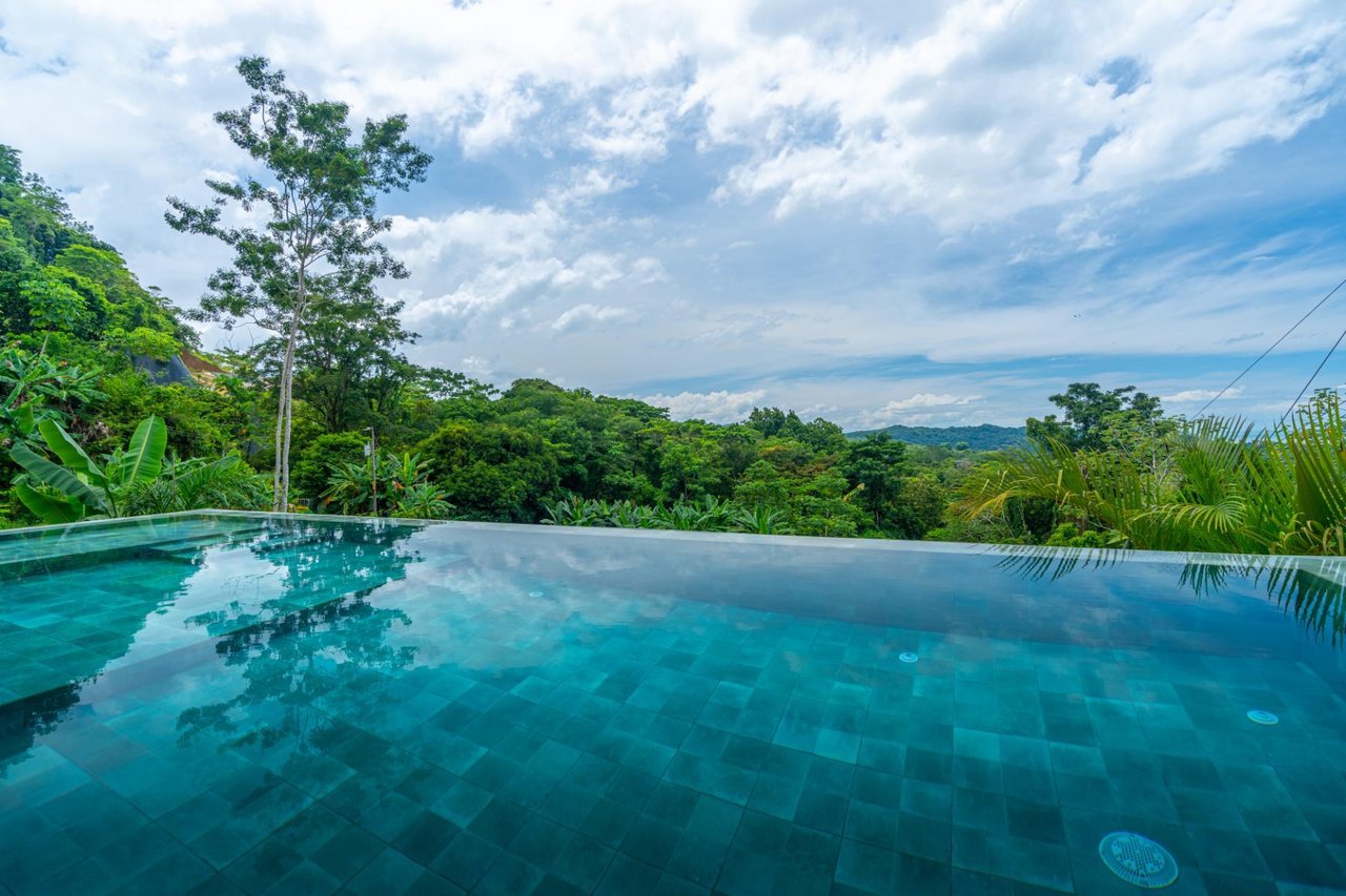 Solar Powered Ocean View Residence, Ojochal, Puntarenas
