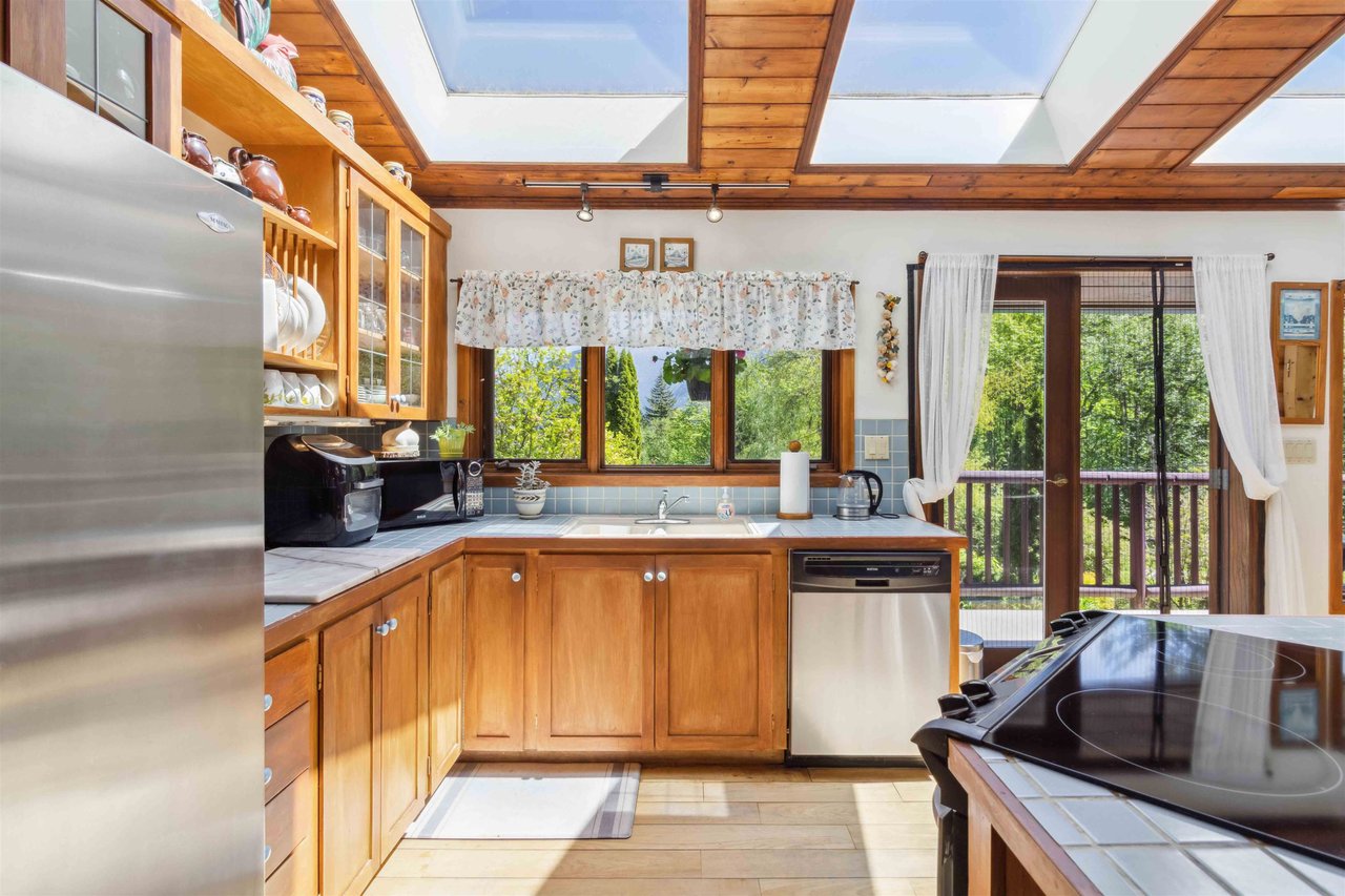 1621 Columbia Valley Rd