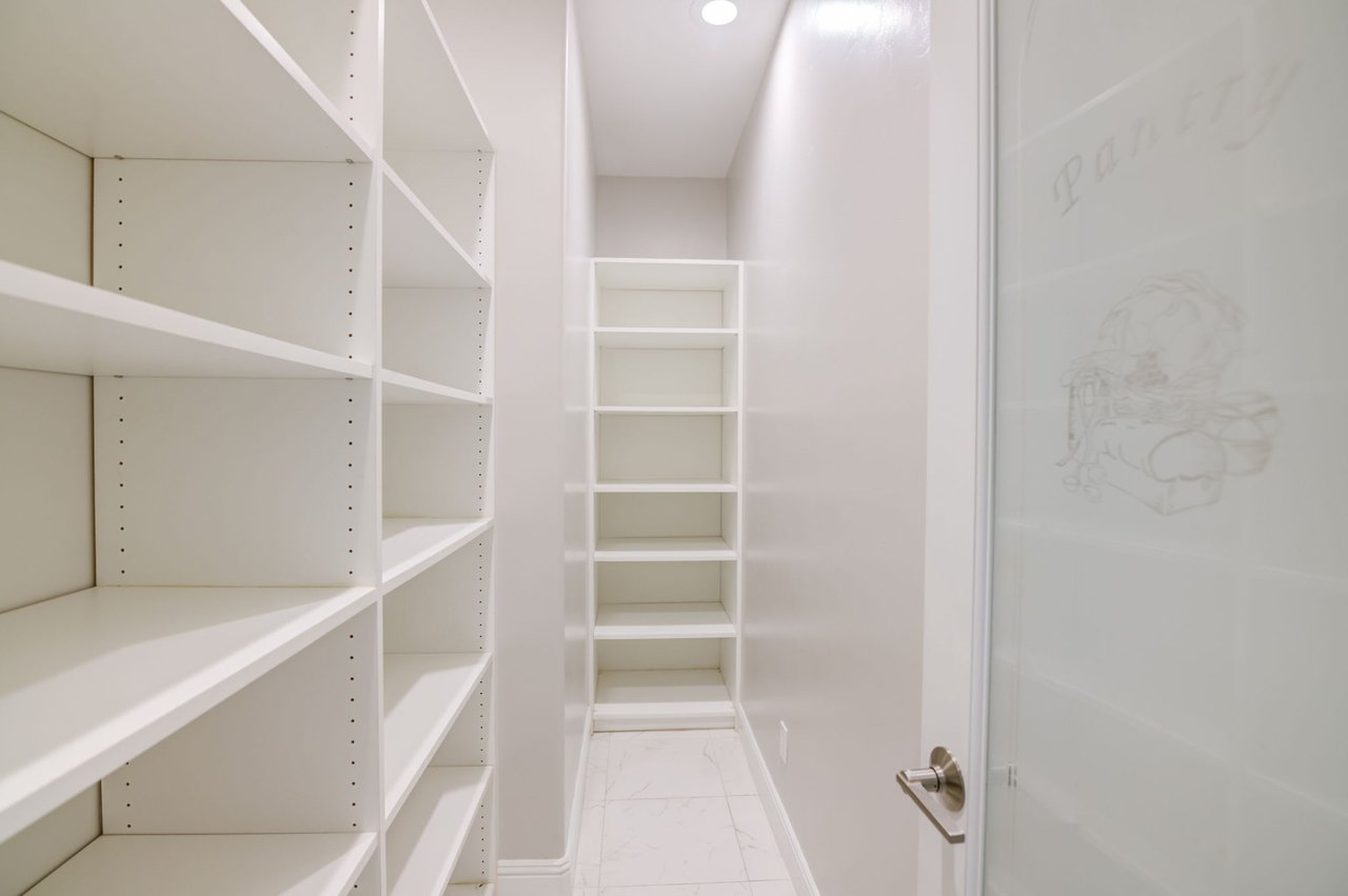 3902 Mars Court