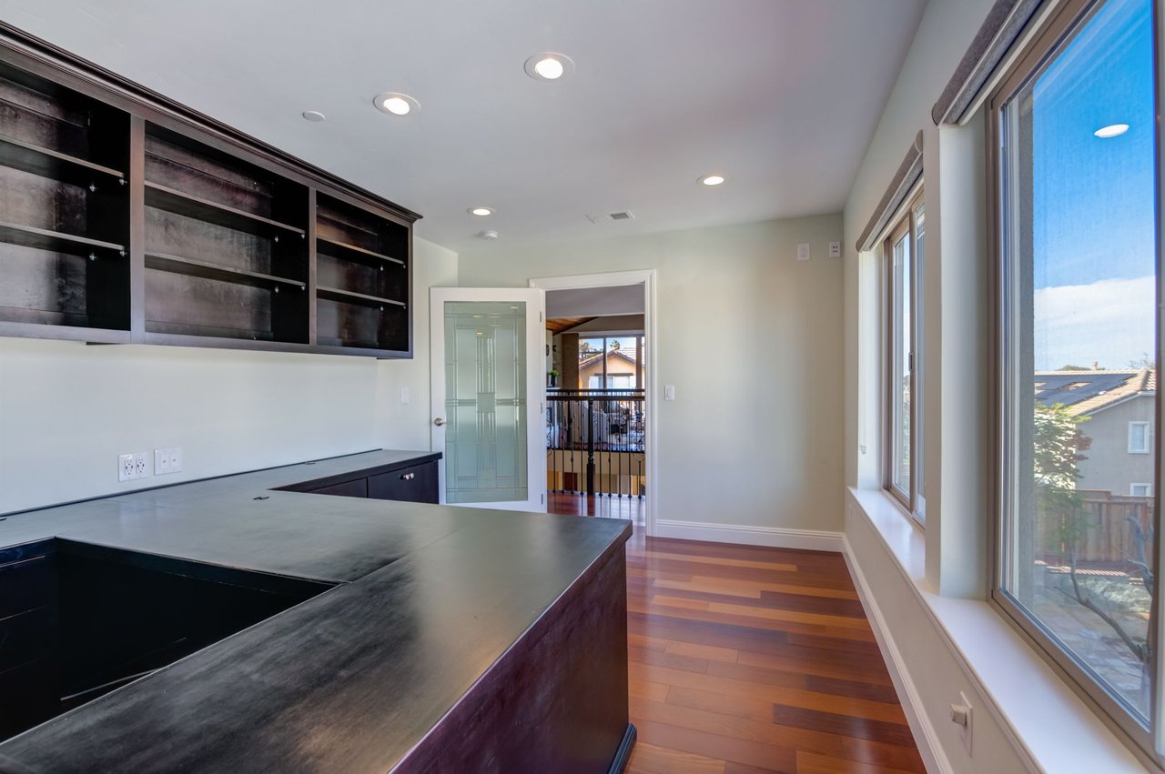 3902 Mars Court