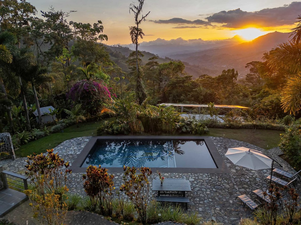 Luxurious Mountain Villa Retreat, Perez Zeledon, San Jose