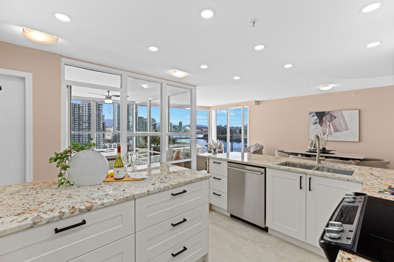1601-1228 Marinaside Cres