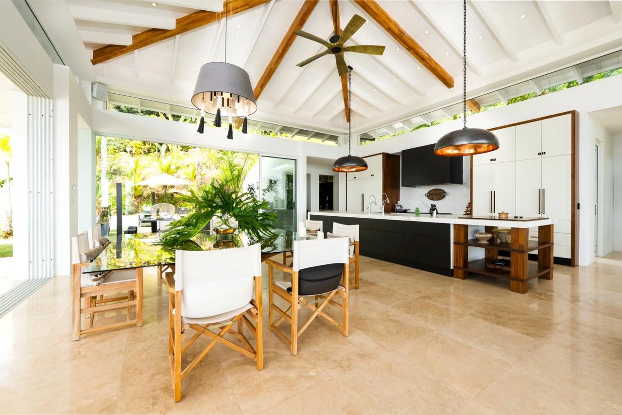 Contemporary Coastal Infinity Villa, Dominical, Puntarenas