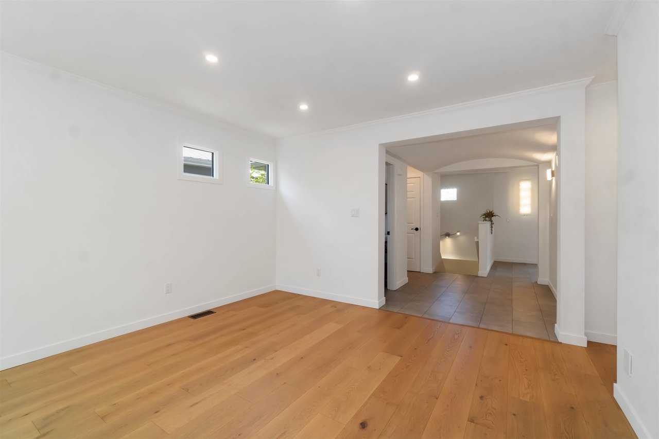 1583 Bowser Ave
