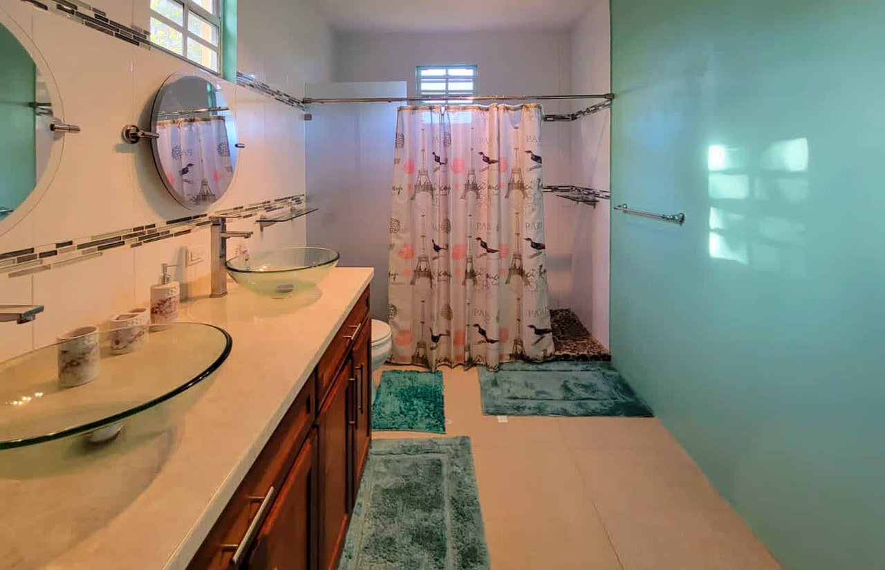 196 Chalwell Estate Three Bedroom Apartment