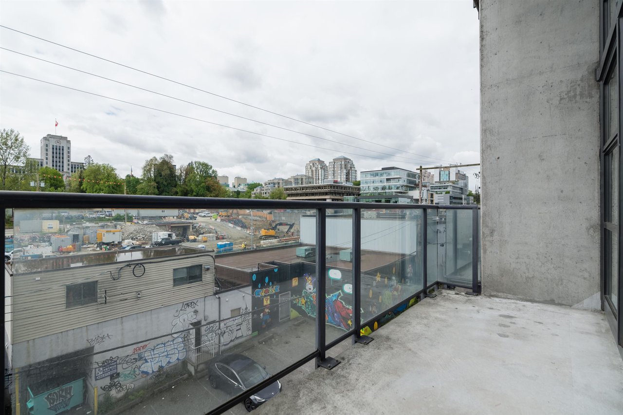 517-428 W 8th Ave