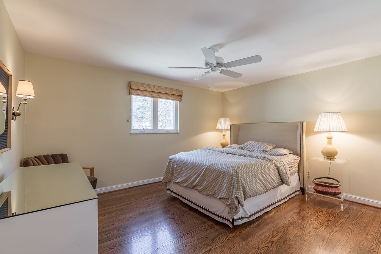 Darling 1.5 Story Home in Crystal Lake Park