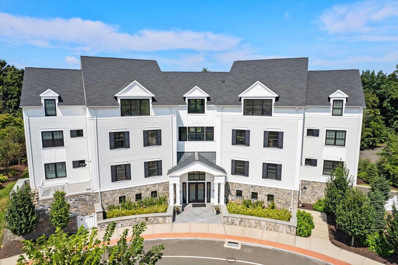 Exclusive First-Time Resale: Luxury 3-Bedroom Condo at The Pennington in Farmington Village, CT