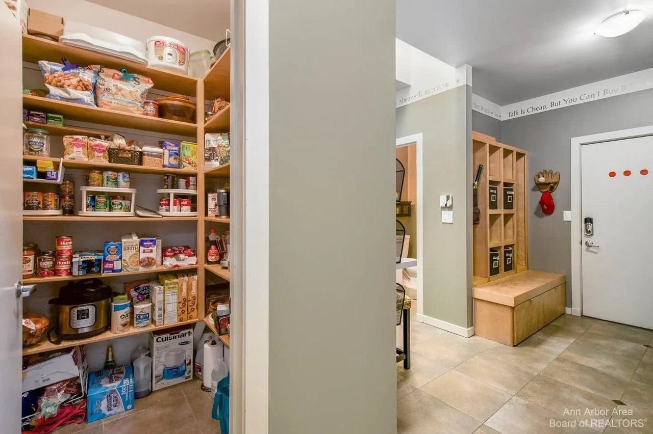 2566 Thornapple Drive, Ann Arbor, MI 48103