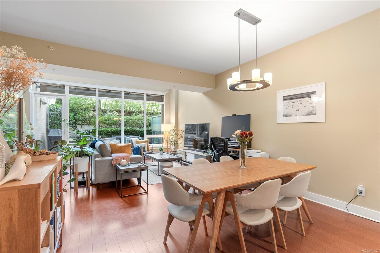 302-828 Rupert Terr, Victoria