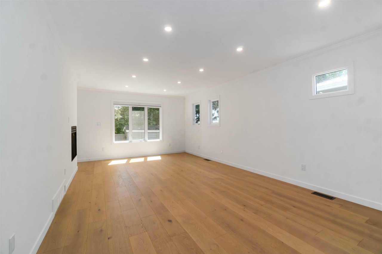 1583 Bowser Ave