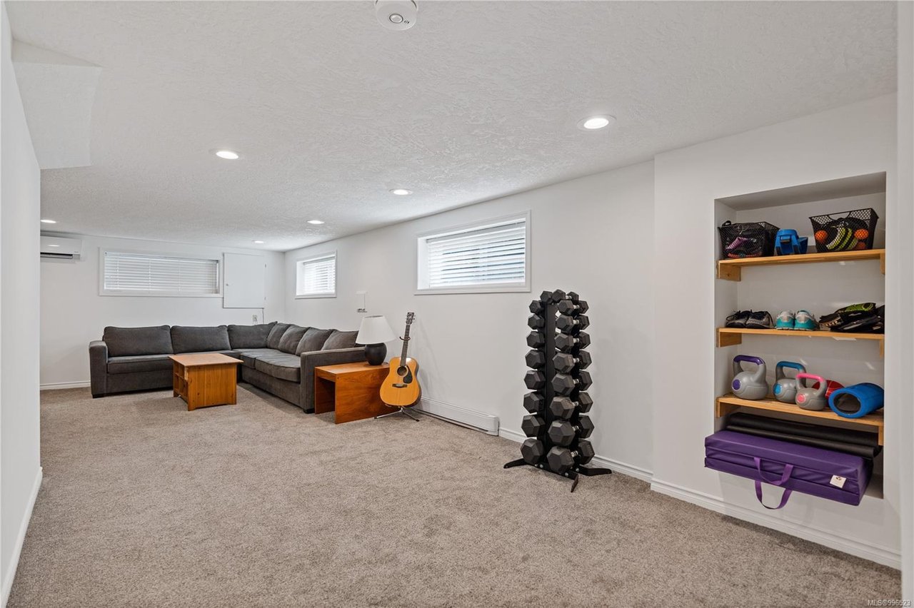 1228 Pearce Cres