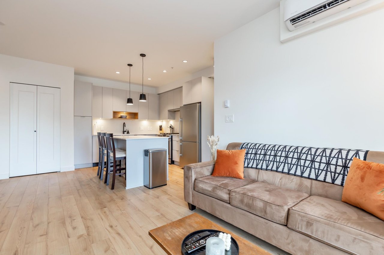 413-2493 Montrose Ave
