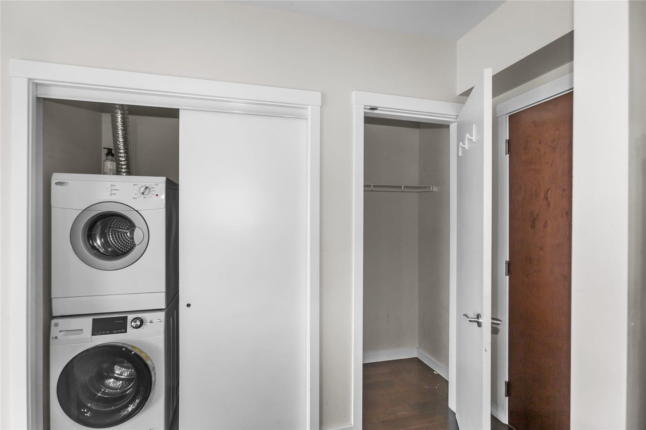 305-7777 Royal Oak Ave