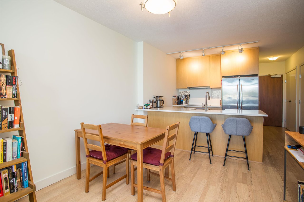 512-251 E 7th Ave