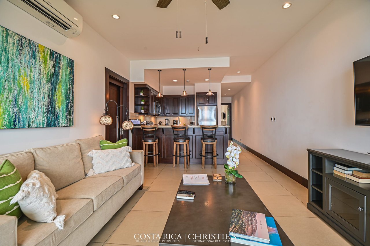 360 - 306 Splendor Condo