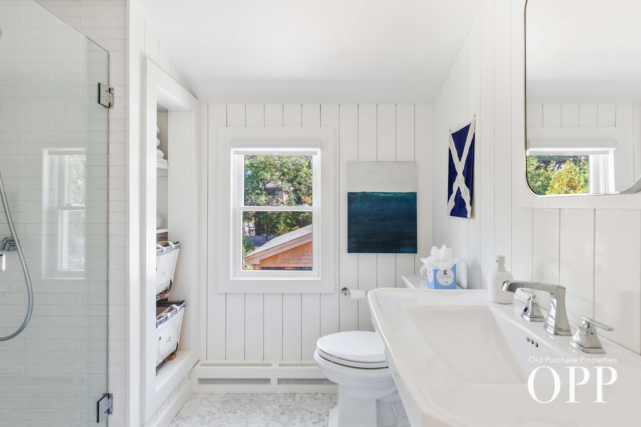  Stylish Cape Cod Retreat in Bellport Village