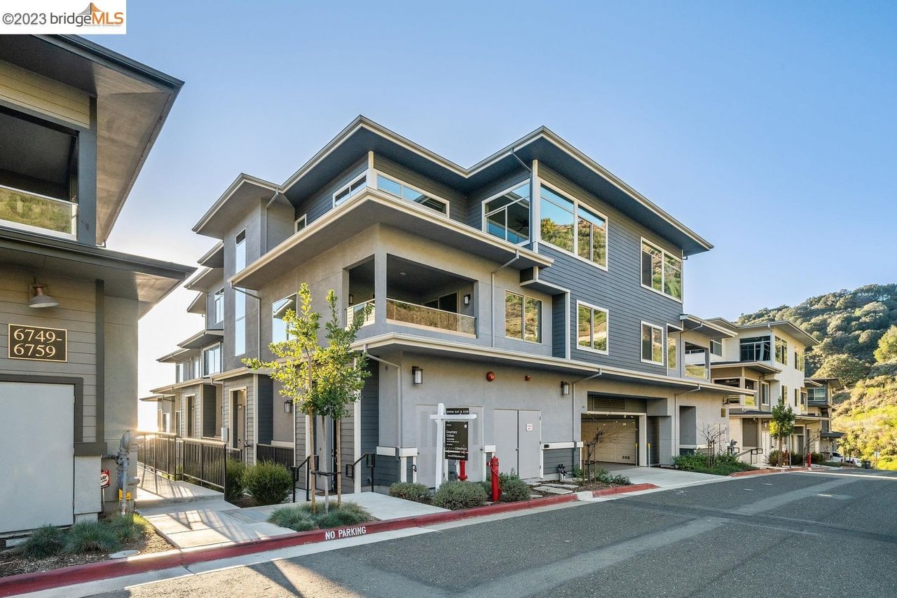 6743 Skyview Dr, Oakland, CA 94605