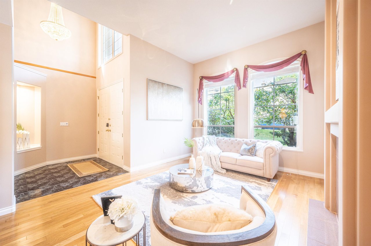 2588 Diamond Cres