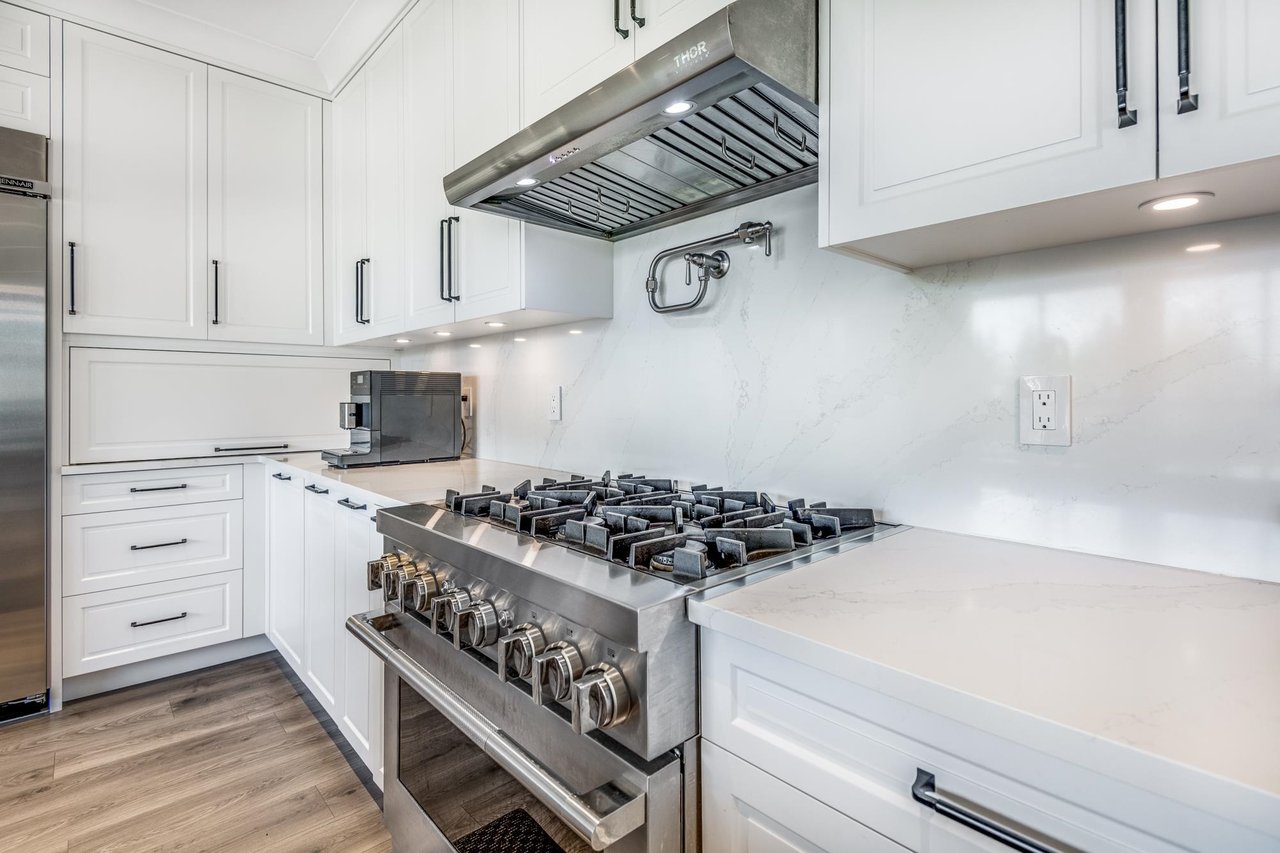 12 Greenleaf Dr