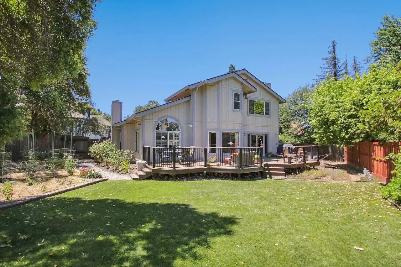 3861 Robie Lee Way