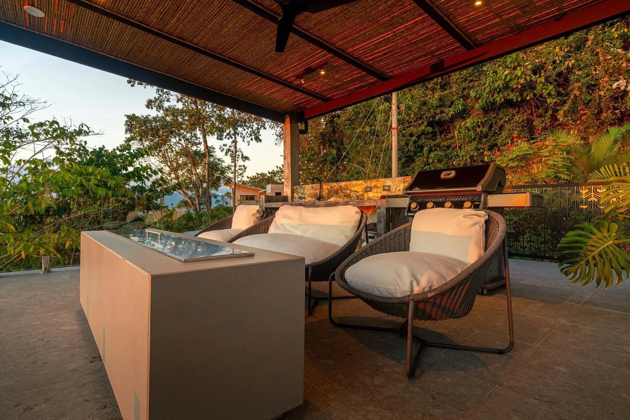 Rooftop Pool Modern Luxury Estate, Manuel Antonio, Puntarenas