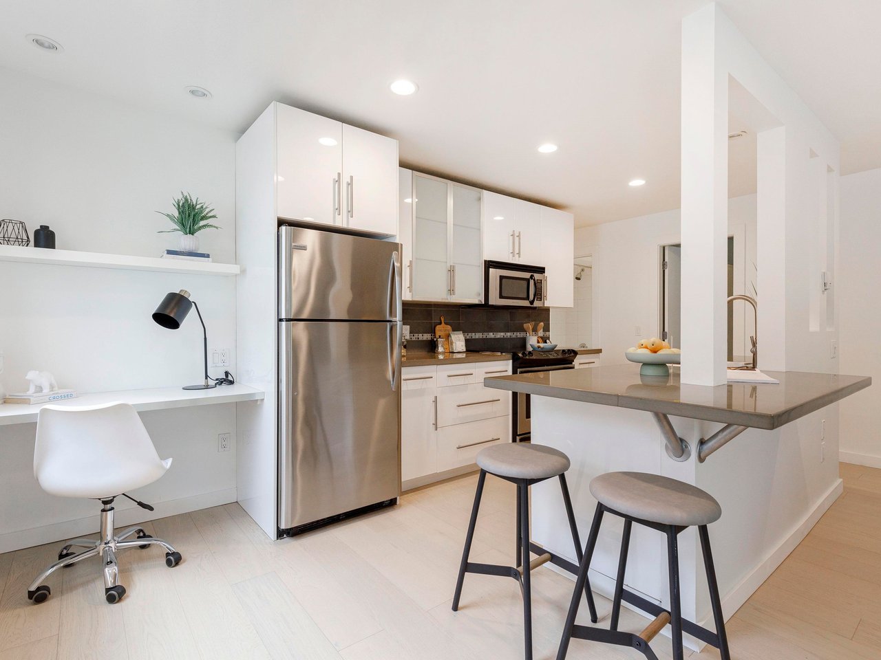 204-2770 Burrard St