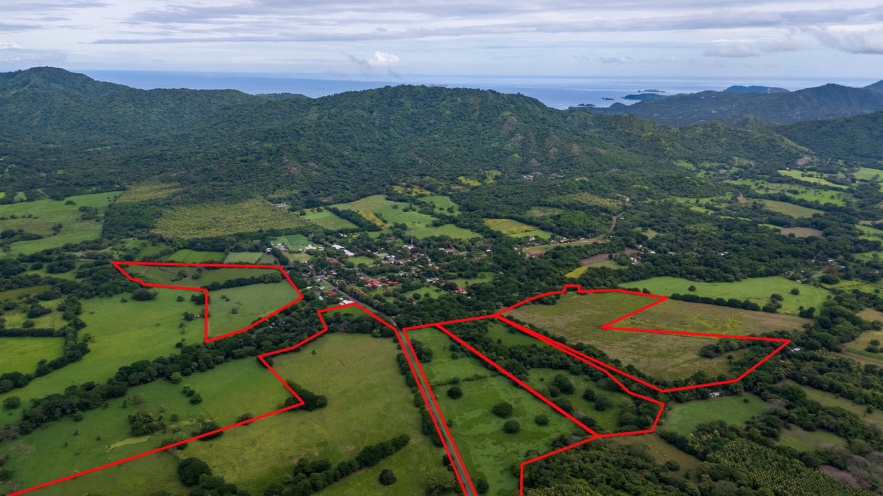 Expansive Fertile Mountain Ranch, Flamingo, Guanacaste