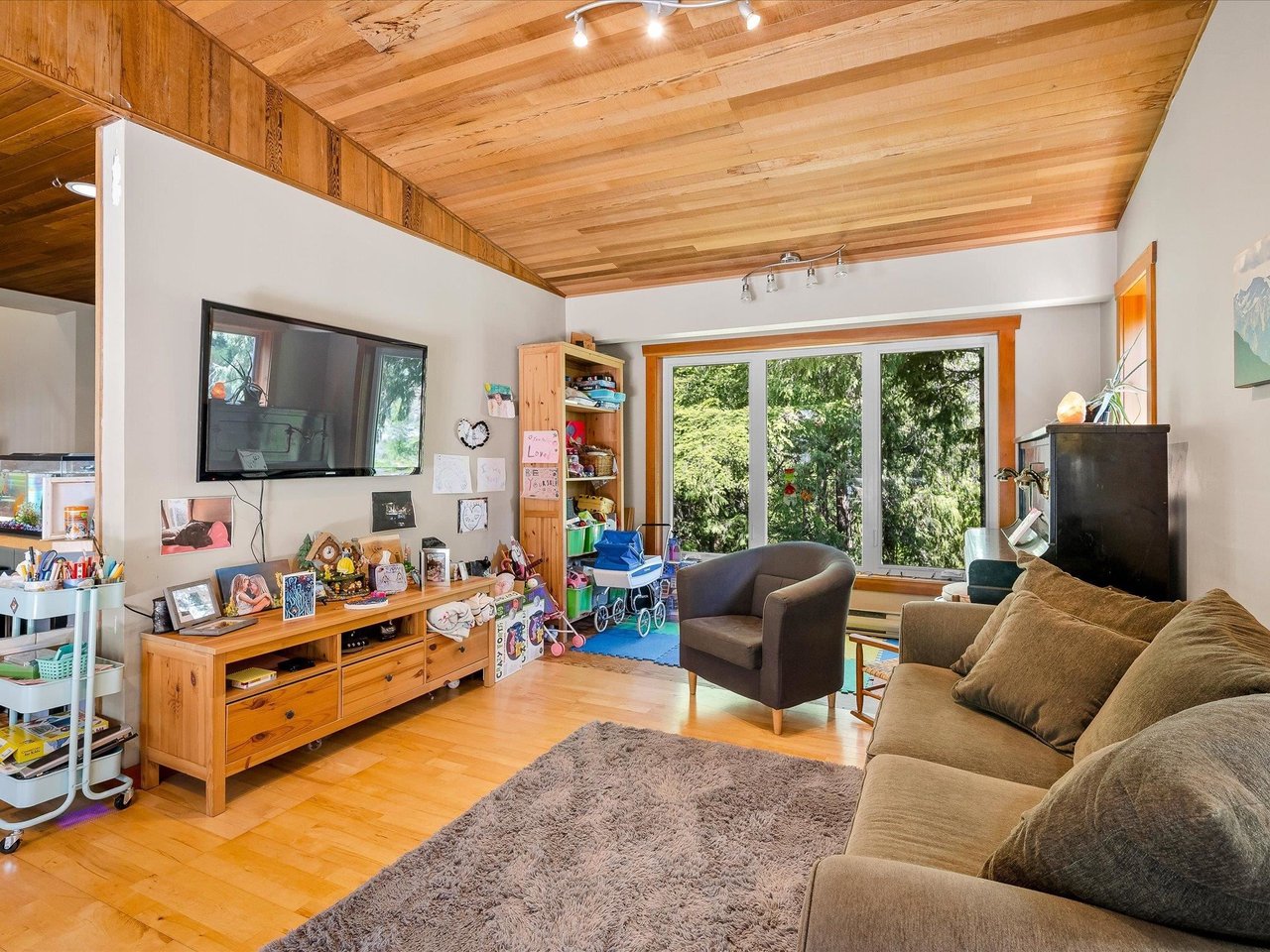 1349 Elmwood Dr
