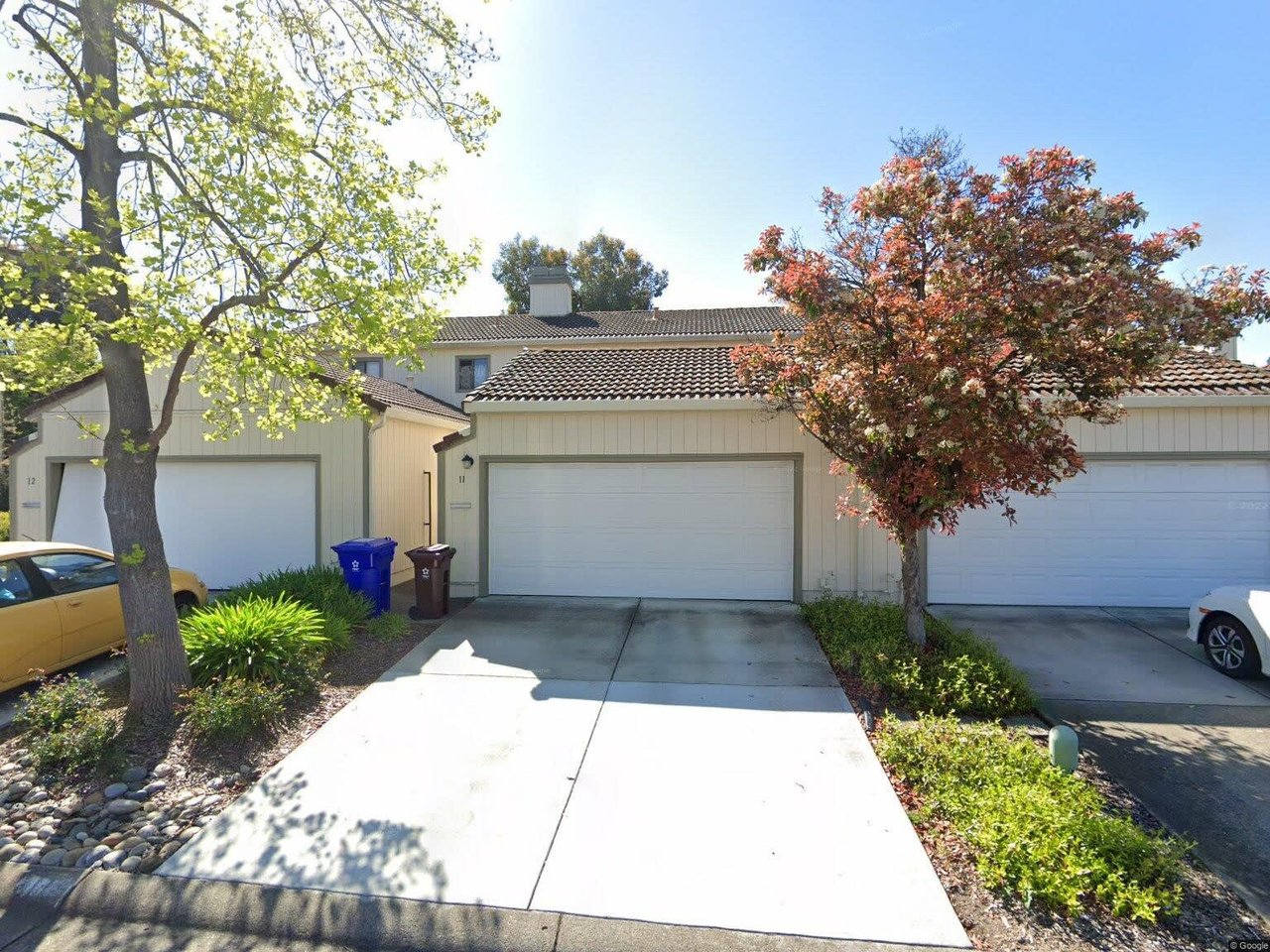 11 Tarn Ct