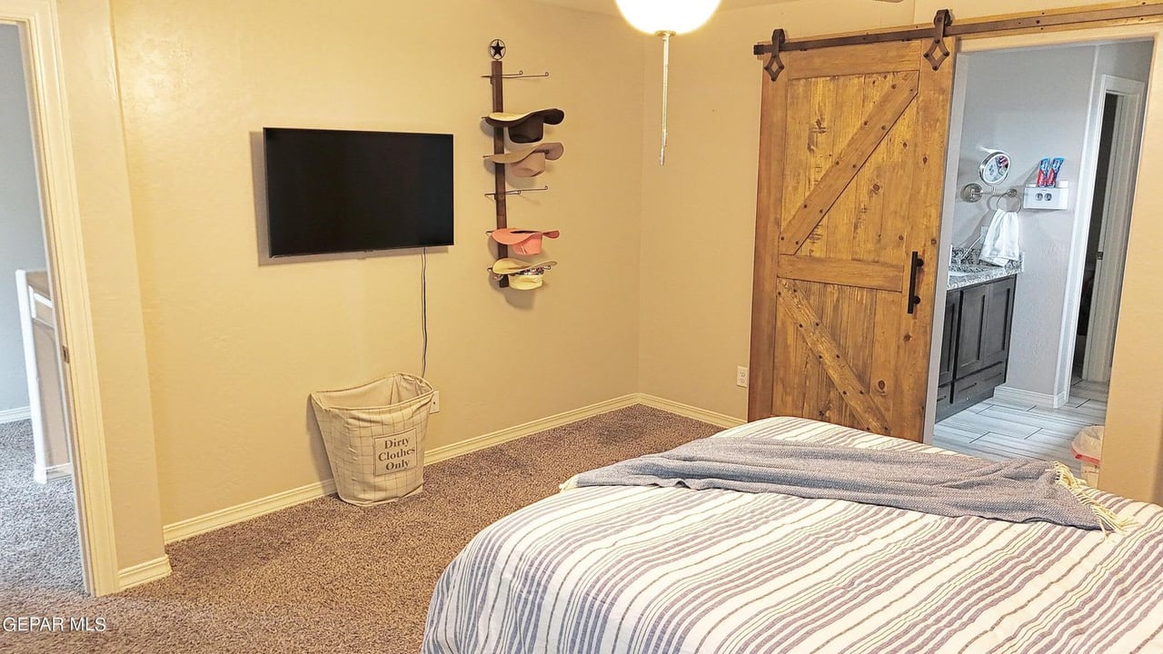 585 Issa Cir