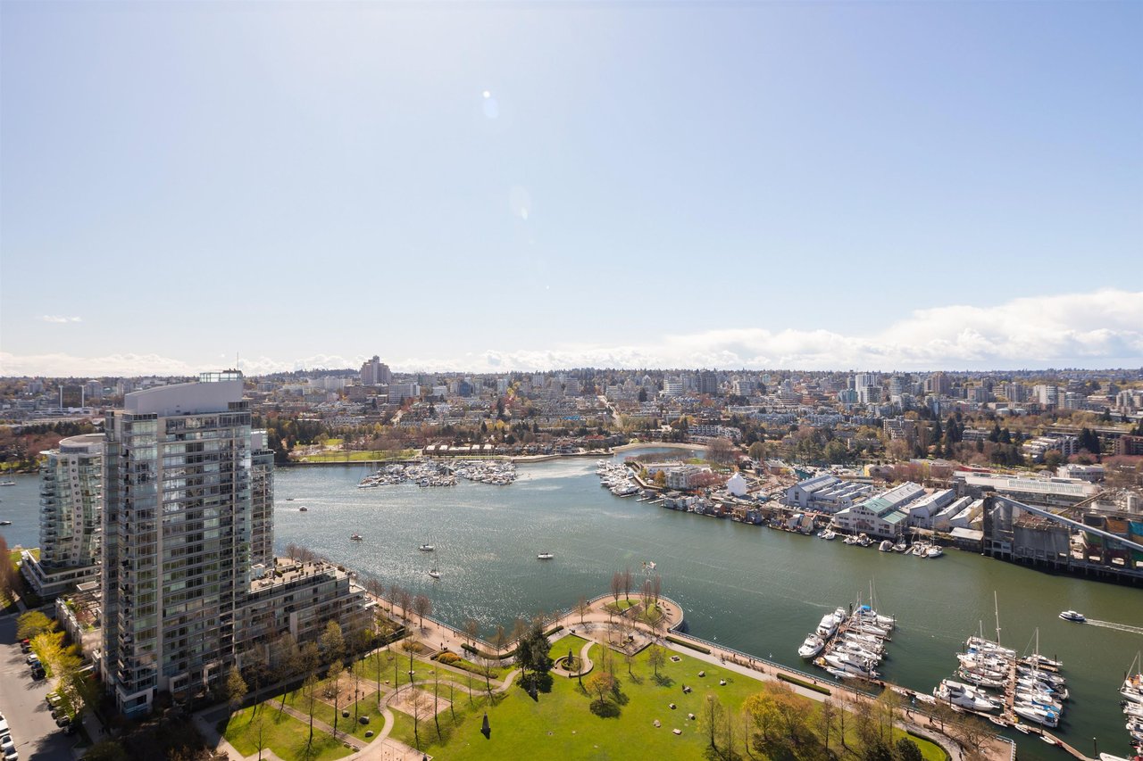 3302-583 Beach Cres