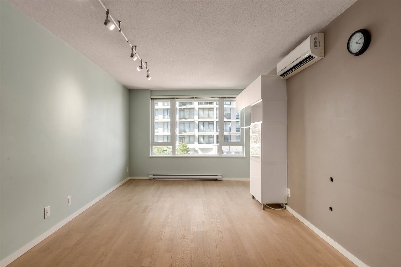 302-7988 Ackroyd Rd