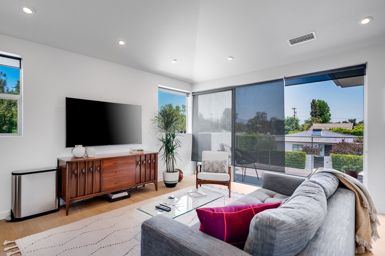 Studio City Modern 1 Bedroom + Office Loft