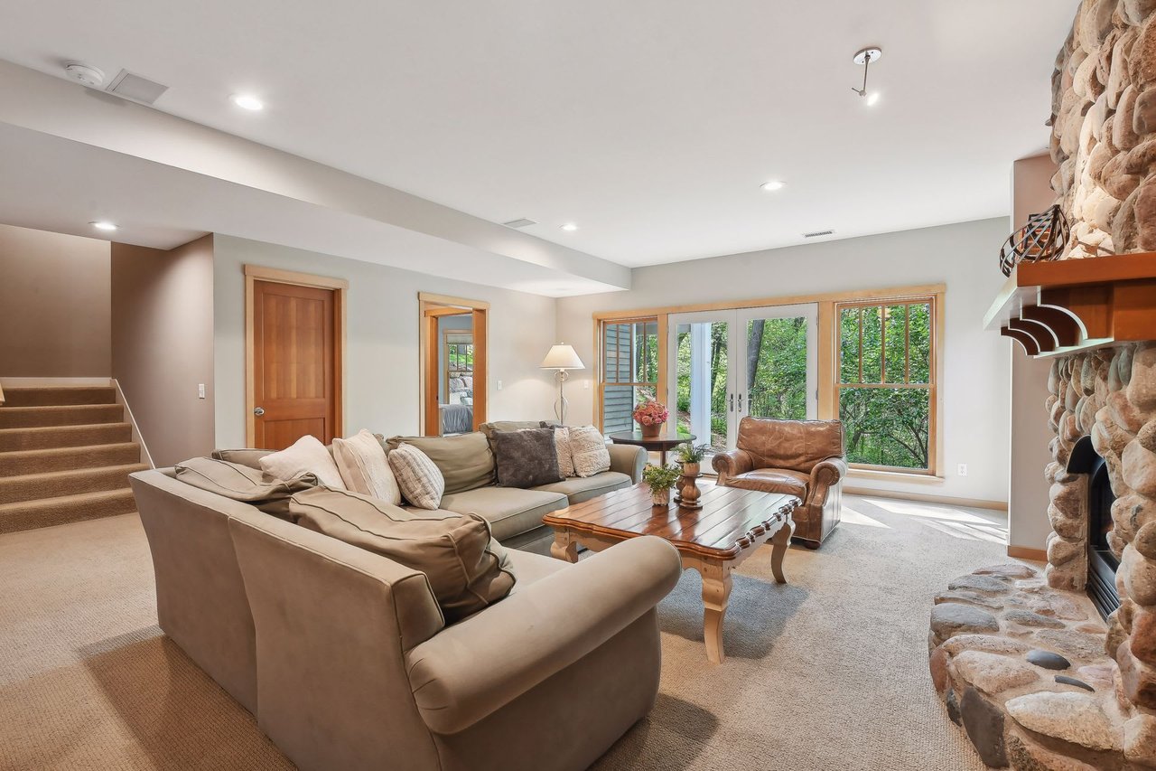 *PENDING* 20395 Linden Road, Deephaven