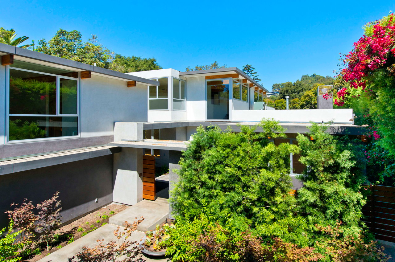 1710 Mandeville Canyon Rd